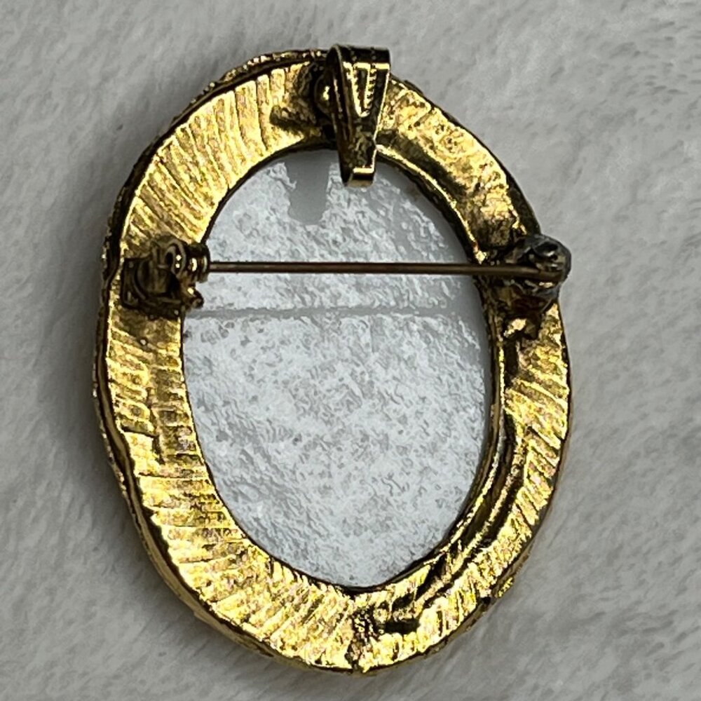 Antique Gold-Plated Porcelain Brooch With Romantic Scene Hand-Painted - Picture 2 of 4